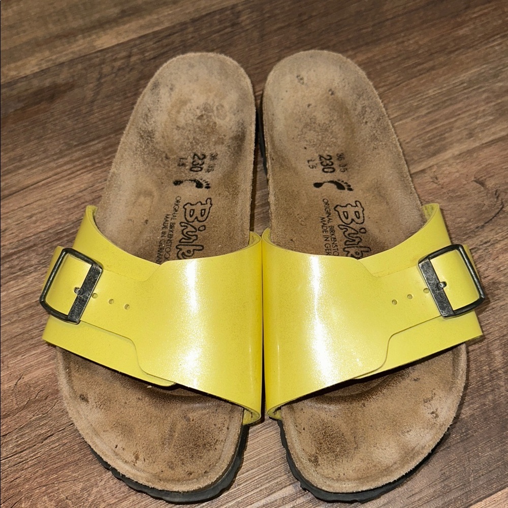 Birkiās Birkenstock Yellow Catalinaā Sandals size 5 Womenās EUC